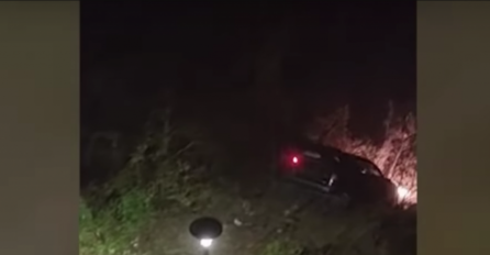 Pojavio se snimak nakon pucnjave u Foči: Pogledajte kako osumnjičeni muškarci guraju automobil u Drinu (VIDEO)