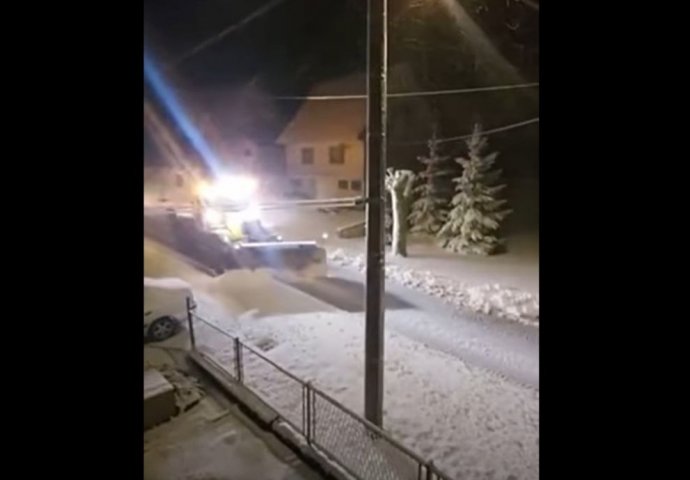 Snijeg pada kao iz rukava: Vozači grtalica večeras imaju pune ruke posla u Hrvatskoj