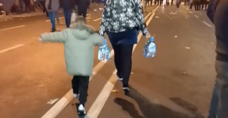 Građani Sarajeva pritekli u pomoć: Rudari večeras nisu sami (VIDEO)