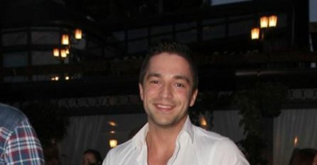 SKANDAL GA NATJERAO DA POBJEGNE IZ SRBIJE, evo kako danas izgleda VLADA: Voditelj se oženio i transformisao, UŽIVA U ULOZI OCA (FOTO)