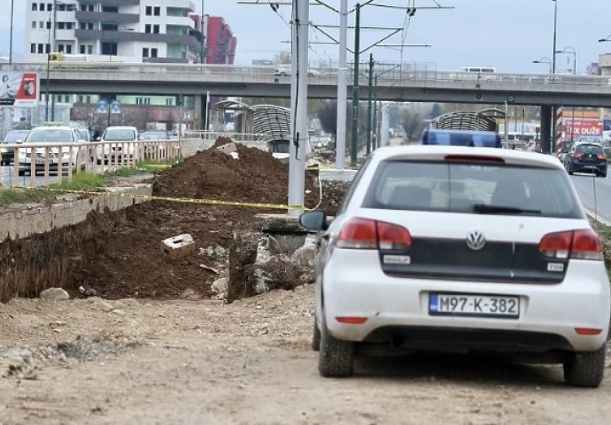 U toku ekshumacija posmrtnih ostataka koji su pronađeni ispod tramvajske pruge na Stupu