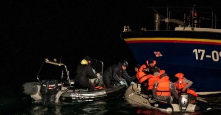 Broj migranata poginulih u potonuću čamca u Lamancheu revidiran na 27