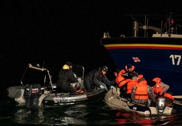 Broj migranata poginulih u potonuću čamca u Lamancheu revidiran na 27