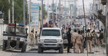 Osam mrtvih I 13 djece povrijeđeno u eksploziji bombe u blizini škole u Somaliji
