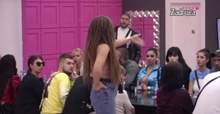 Dalila pred advokatima brisala Dejanu sve iz telefona, a zbog 1 slike nastao HAOS: Čim joj je OVU SLIKU POKAZAO UHVATILA SE ZA GLAVU