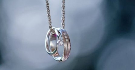 POSTOJI BITAN RAZLOG: Evo zašto žene nose prsten na lančiću, IMA VELIKO ZNAČENJE 