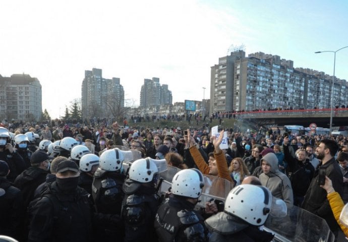 Protesti u Srbiji: Sukobi s policijom, blokade puteva i mostova