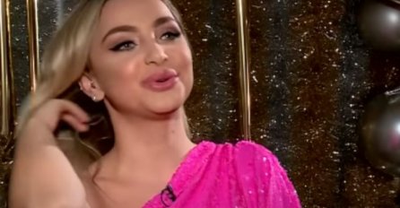 TRUDNA MAJA VEĆ OKITILA JELKU - DEKORACIJA OSTAVLJA BEZ DAHA: Cijela vila na Dedinju odiše LUKSUZOM, a tek OVAJ DETALJ (FOTO)