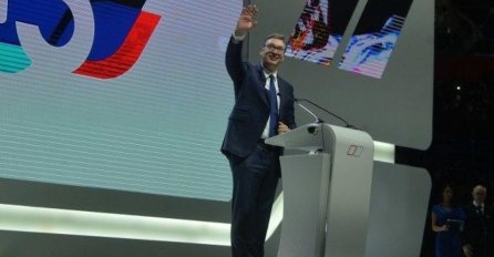 Vučić na svečanosti najavio "najveću pobjedu, za Srbiju, našu djecu", dok su mu iz publike vikali "Aco Srbine"