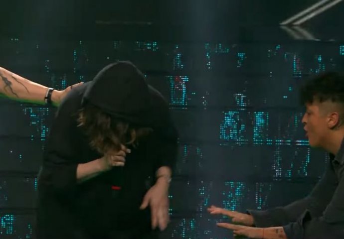 IZAŠLA NA SCENU ZVEZDA GRANDA S KAPOM I MASKOM: Čim je pustila glas žiri skočio na noge, POKIDALA (VIDEO)