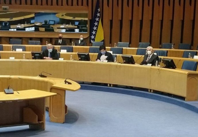 Delegati iz RS došli na sjednicu Doma naroda Parlamenta BiH (FOTO)