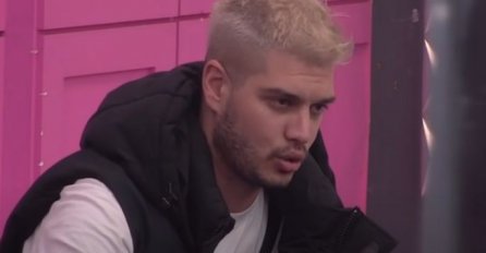 DEJAN OTKRIO TAJNE SIGNALE IZMEĐU DALILE I CARA, OVO JE NJIHOVA IGRA: Sinoć ustao za crnim stolom, NIJE MOGAO DA ŠUTI (VIDEO) 