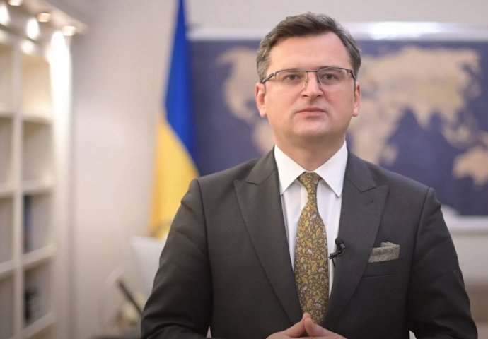 Ukrajinski ministar vanjskih poslova navodi kako će se Ukrajina, uz pomoć saveznika, od potencijalne ruske invazije braniti "svim raspoloživim sredstvima"
