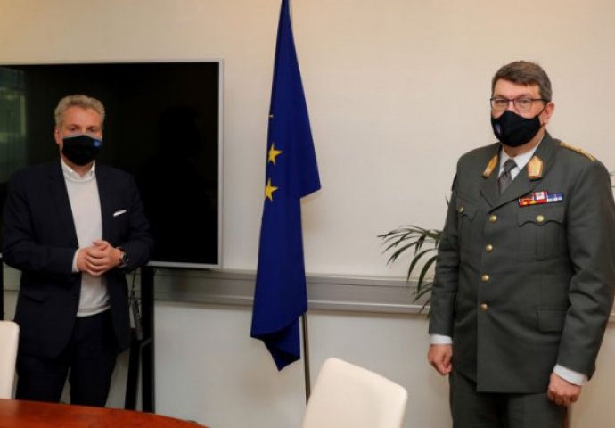 Ambasador EU Satler i komandat EUFOR-a general major Placer upućuju čestitke povodom Dana Oružanih snaga BiH