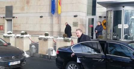 Novi krug pregovora: Čović i Izetbegović stigli u zgradu Delegacije EU