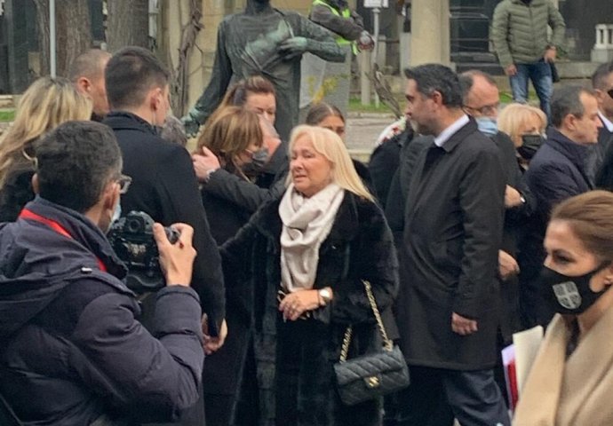 ESTRADA NA SAHRANI MILUTINA MRKONJIĆA: Evo ko je sve došao da kaže posljednje zbogom, Mirko Kodić neutješan