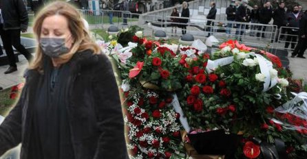 BEKUTA SE ZAUVIJEK OPROSTILA OD VOLJENOG MRKE, DRŽE JE DA NE PADNE: Pjevačica nema od bola i tuge  (FOTO)