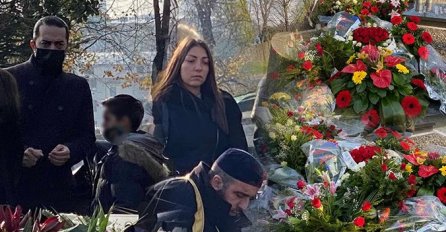 SCENA KOJA JE RASPLAKALA MNOGE: Džejev unuk donio ovo na pomen, IMA POSEBNO ZNAČENJE (FOTO)