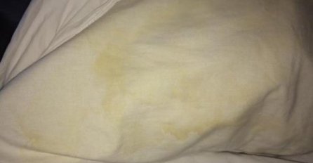 ŽUTE FLEKE OD ZNOJA NESTAJU NAKON JEDNOG PRANJA: Napravite smjesu od 4 sastojka, JASTUCI ĆE BITI KAO NOVI