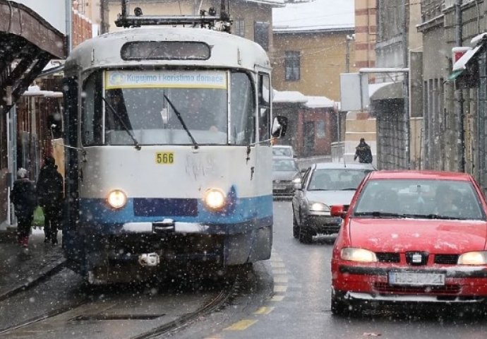 Obustavljen tramvajski saobraćaj zbog puknuća šine na Pofalićima