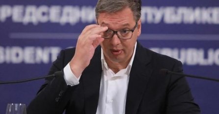 Vučić prebrojao ljude na subotnjim protestima pa se zabrinuo