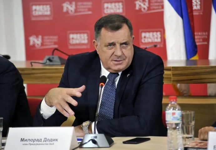 Dodik na tribini u Beogradu kazao da je novi zakon o vojsci Republike Srpske već spreman
