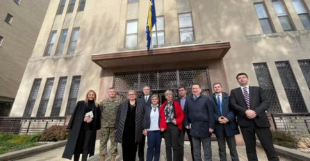 Turković u posjeti Ambasadi BiH u SAD, postavljena i nova zastava na jarbol
