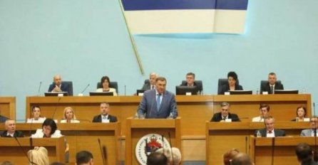 Nebojša Vukanović dobio opomenu zbog glasnog dobacivanja: Evo šta se desilo u toku Dodikovog obraćanja