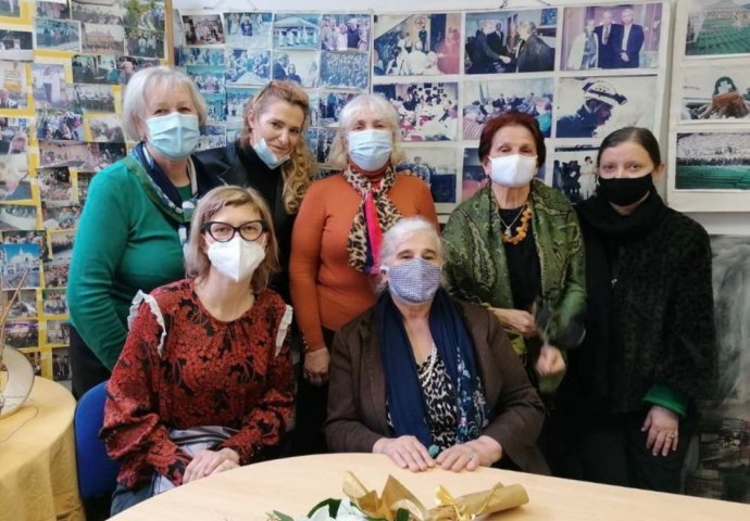 Majke Srebrenice čestitale Jasmili Žbanić: “Ponosne smo na nju i film”