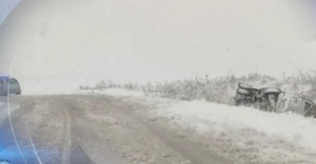  ČETIRI ODBOJKAŠICE PREBAČENE U BOLNICU: Evo u kakvom su stanju nakon prevrtanja autobusa kod Pećinaca