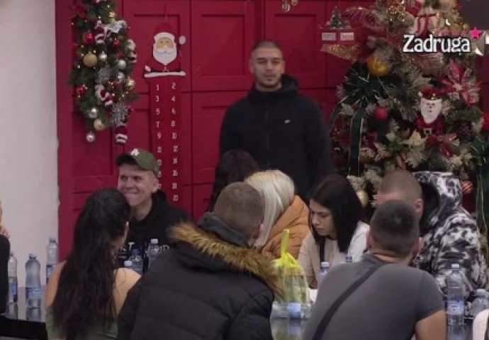 DEJAN OBRUKAO DALILU I CARA, USTAO ZA CRNIM STOLOM I IZGOVORO 1 REČENICU: Nisu smjeli reći ni riječ, KAKVA DOMINACIJA (VIDEO)