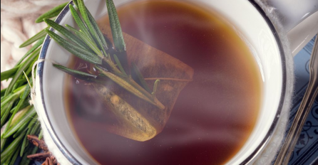 ČAJ OD 1 BILJKE ČUVA JETRU, SMANJUJE NADUTOST I ČISTI OD TOKSINA: Svima je dostupan i lako se pravi - eliskir zdravlja!