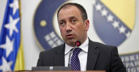 Crnadak: SNSD ulazi u opasan radikalizam, prijetnje sankcijama Njemačkoj i druge nabuloze ugrožavaju investicije