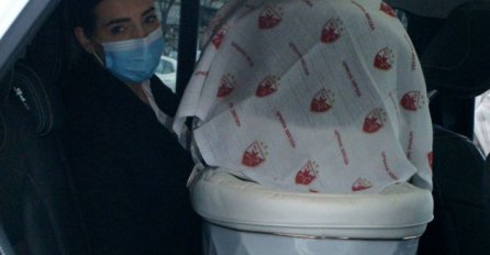 PRVA SLIKA SA NASLJEDNICOM - Kaća Grujić od porodičnog doma NAPRAVILA BAJKU: Oči će vam stati kad vidite (FOTO)