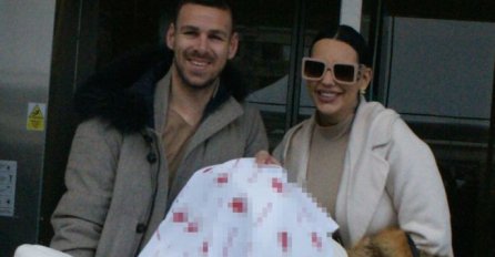 SVI GLEDALI U NOSILJKU: Kaća Grujić sređena od glave do pete, ALI 1 DETALJ JE SVIMA PROMAKAO (FOTO)