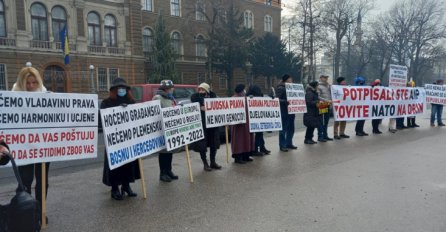 Građana protestvuju ispred zgrade Predsjedništva BiH: "Hoćemo u Evropu, nećemo u Rusiju"