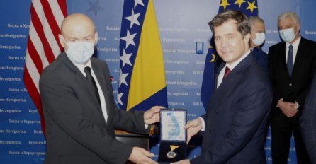 VELIKO PRIZNANJE: Eriku Nelsonu uručen Orden naroda, građanki i građana BiH
