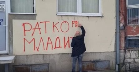 Pljevljanin dopisao tri riječi pored grafita podrške zločincu Ratku Mladiću (VIDEO)