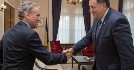 Začuđujuća izjava Sattlera: Dodik možda pokušava "pritjerati Bošnjake za pregovarački sto"