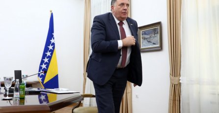 Pogledajte fotografije Milorada Dodika na današnjoj sjednici Predsjedništva BiH: Nešto zanimljivo?
