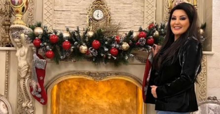 SVE U ZLATU I CRVENOJ BOJI - Dragana Mirković pokazala OKIĆEN DVORAC: Tek da vidite JELKU DO PLAFONA, ovakvu nema niko na estradi (FOTO)