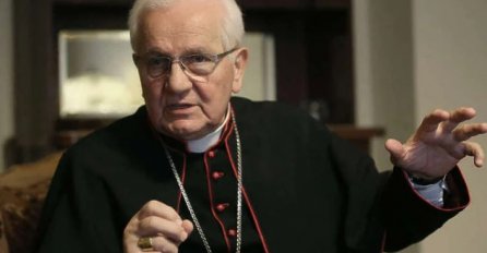 Biskup Komarica o politici u BiH: Da na izbornu listu stavite kravu, narod bi zaokružio