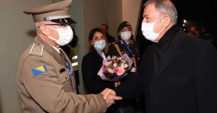 Ministar odbrane Turske stigao u Sarajevo, dočekao ga Podžić