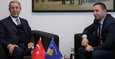 Ministar odbrane Turske Akar stigao na Kosovo pa poručio: "Odnosi dvije zemlje jako važni"