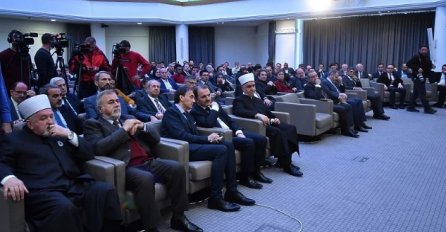 Islamska zajednica u BiH o skidanju plakata u Bužimu i bilbordu u Zenici