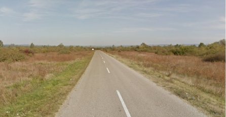 Mladić izletio s ceste, djevojka (20) se bori za život: Teška nesreća kod Slavonskog Broda