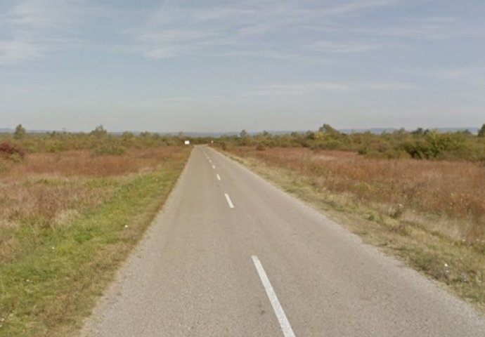 Mladić izletio s ceste, djevojka (20) se bori za život: Teška nesreća kod Slavonskog Broda