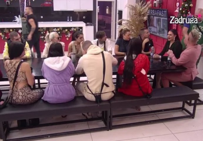 MINA VRBAŠKI I FILIP CAR OČI U OČI, dala mu novogodišnji poklon: KAD JE OTVORIO KUTIJU, UMALO ZAPLAKAO OD SREĆE