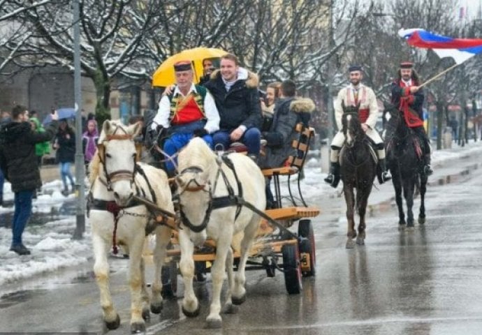 Stanivuković uputio čestitku: Božić je praznik posvećen porodici