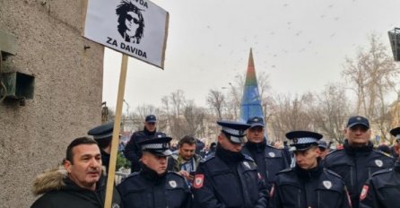 Dragičević na Trgu Krajine: “Hapsi, hapsi, hapsi, ubili ste mi dijete”